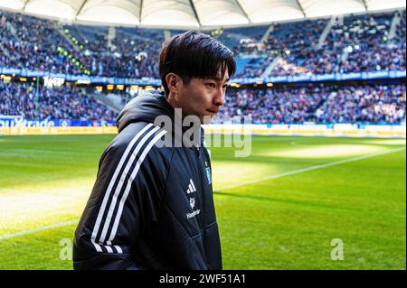 Amburgo, Deutschland. 28 gennaio 2024. Masaya Okugawa (Hamburger SV, n. 17) GER, Hamburger SV vs. Karlsruher SC, Fussball, 2. Bundesliga, Spieltag 19, Saison 2023/2024, 28.01.2024 REGOLAMENTI DFL VIETANO QUALSIASI USO DI FOTOGRAFIE COME SEQUENZE DI IMMAGINI E/O QUASI-VIDEO foto: Eibner-Pressefoto/Marcel von Fehrn credito: dpa/Alamy Live News Foto Stock