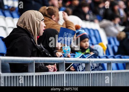 Birmingham, Regno Unito. 28 gennaio 2024. Birmingham, Inghilterra, 28 gennaio 2024: Tifosi all'interno dello stadio durante la partita di calcio fa Womens Championship tra Birmingham City e London City Lionesses a St Andrews a Birmingham, Inghilterra (Natalie Mincher/SPP) credito: SPP Sport Press Photo. /Alamy Live News Foto Stock