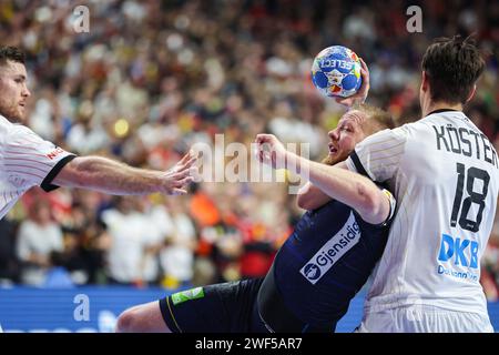 Zagabria, Croazia. 28 gennaio 2024. Gottfridsson Jim e Julian Koster durante la partita di pallamano EHF Men's EURO 2024 Third Place tra Svezia e Germania a Colonia, Germania, 28 gennaio 2024. Foto: Sanjin Strukic/PIXSELL credito: Pixsell/Alamy Live News Foto Stock