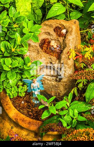 Decorazioni del cortile al Flowering Bridge Garden, Lake Lure North Carolina Foto Stock