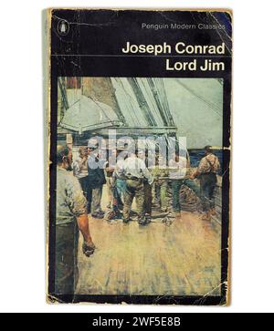 Lord Jim di Joseph Conrad. Copertina del libro su sfondo chiaro/bianco. Foto Stock