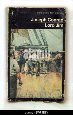 Lord Jim di Joseph Conrad. Copertina del libro su sfondo chiaro/bianco. Foto Stock