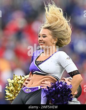 Baltimora, Stati Uniti. 28 gennaio 2024. Le cheerleaders dei Baltimore Ravens si esibiscono durante la finale di football della AFC del 2024 contro i Kansas City Chiefs al M&T Bank Stadium di Baltimora, Maryland, domenica 28 gennaio 2024. Foto di David Tulis/UPI credito: UPI/Alamy Live News Foto Stock