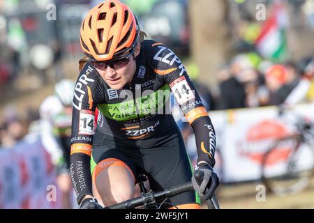 Hoogerheide, Paesi Bassi. 28 gennaio 2024. HOOGERHEIDE (NED), CYCLOCROSS, JANUARI 28 Larissa Hartog Credit: Orange Pics BV/Alamy Live News Foto Stock