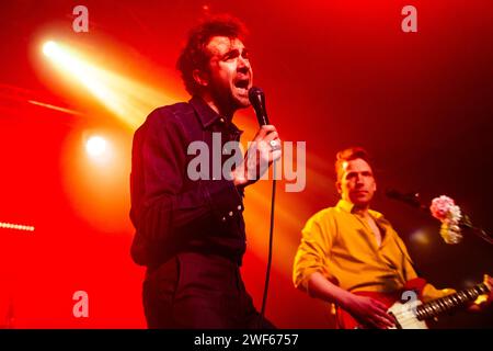 Milano, Italia. 28 gennaio 2024. Justin Young dei vaccini esegue dal vivo presso magazzini generali di Milano. (Foto di Mairo Cinquetti/SOPA Images/Sipa USA) credito: SIPA USA/Alamy Live News Foto Stock