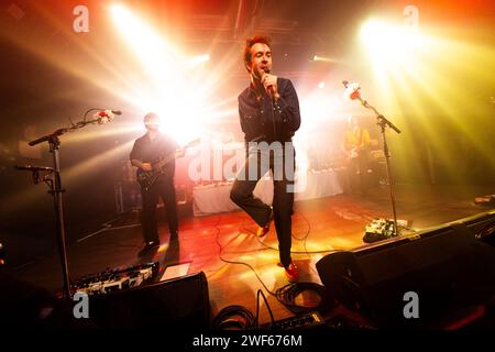 Milano, Italia. 28 gennaio 2024. Justin Young dei vaccini esegue dal vivo presso magazzini generali di Milano. (Foto di Mairo Cinquetti/SOPA Images/Sipa USA) credito: SIPA USA/Alamy Live News Foto Stock