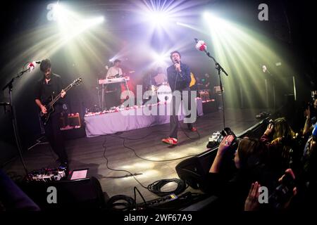 Milano, Italia. 28 gennaio 2024. Freddie Cowan (L) e Justin Young (R) dei vaccini si esibiscono dal vivo presso magazzini generali di Milano, Italia, il 28 2024 gennaio credito: SOPA Images Limited/Alamy Live News Foto Stock