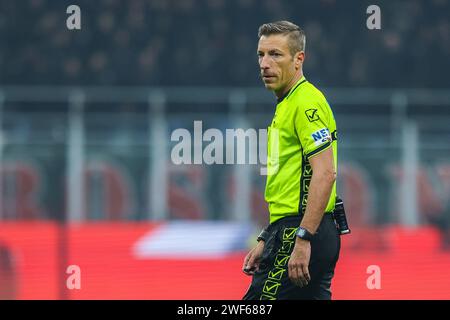 Milano, Italia. 27 gennaio 2024. L'arbitro Davide massa ha visto durante la partita di serie A 2023/24 tra AC Milan e Bologna FC allo Stadio San Siro. Punteggio finale; Milano 2:2 Bologna (foto di Fabrizio Carabelli/SOPA Images/Sipa USA) credito: SIPA USA/Alamy Live News Foto Stock