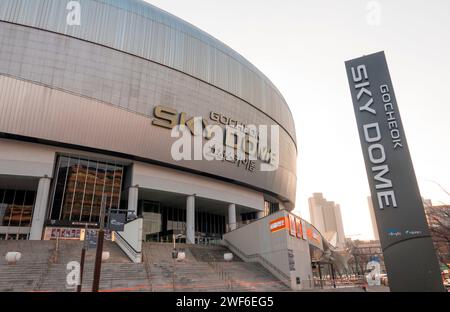 Gocheok Sky Dome, 26 gennaio 2024: The Gocheok Sky Dome a Seoul, Corea del Sud. Il dome ospiterà le partite di apertura della stagione regolare della Major League Baseball (MLB) tra i Los Angeles Dodgers e i San Diego Padres il 20 e 21 marzo. Ospiterà anche quattro partite di pre-stagione tra i Kiwoom Heroes, gli LG Twins, la nazionale sudcoreana, i Dodgers e i Padres il 17 e 18 marzo, secondo Coupang Play, un servizio di streaming sudcoreano e partner ufficiale di presentazione per il MLB World Tour Seoul Series. Crediti: Lee Jae-won/AFLO/Alamy Live News Foto Stock