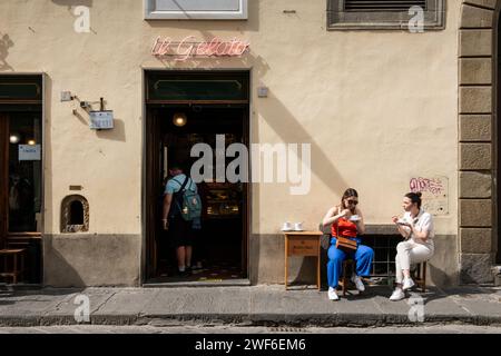 Gelato Vivoli e la Buchette del vino, vetrine vinicole di Firenze, Toscana, Italia Foto Stock