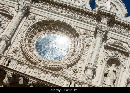Dettagli della facciata della Basilica di Santa Croce, a Lecce, Salento, Puglia, Italia Foto Stock