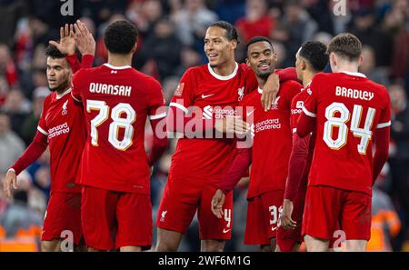 Liverpool. 29 gennaio 2024. Ryan Gravenberch del Liverpool (3rd R) festeggia dopo aver segnato punti durante la partita di calcio del quarto turno di fa Cup tra Liverpool FC e Norwich City FC a Liverpool, Gran Bretagna, 28 gennaio 2024. Crediti: Xinhua/Alamy Live News Foto Stock