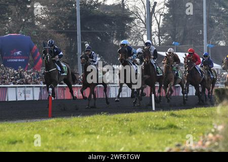 Vincennes, Francia. 28 gennaio 2024. Atmosfera durante il Grand Prix d'Amerique all'autodromo di Vincennes, vicino a Parigi, in Francia, il 28 gennaio 2024. Foto di Lionel Urman/ABACAPRESS.COM Credit: Abaca Press/Alamy Live News Foto Stock