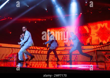 AJ, Brian, Nick, Kevin e Howie cantano e ballano tutti al Backstreet Boys' in a World Like This tour alla Phones4U Arena di Manchester, aprile 2014 Foto Stock