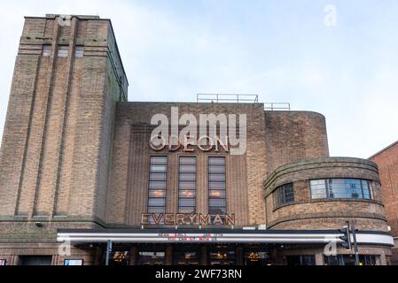 Vista frontale ravvicinata dell'Art Deco Everyman Cinema, Blossom Street, York, North Yorkshire, Regno Unito Foto Stock