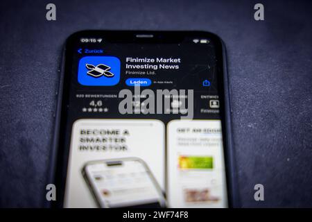 Apple App Store auf einem iPhone. Essentials, LE 10 MIGLIORI app di Finanz. Finite le notizie di Market Investiv. // 29.01.2024 Foto Stock
