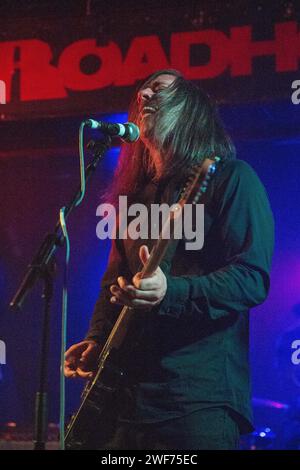 Bobby Moynihan, cantante e chitarrista Ballerina Black, si esibisce dal vivo al Roadhouse di Manchester, Regno Unito il 17 maggio 2014 Foto Stock