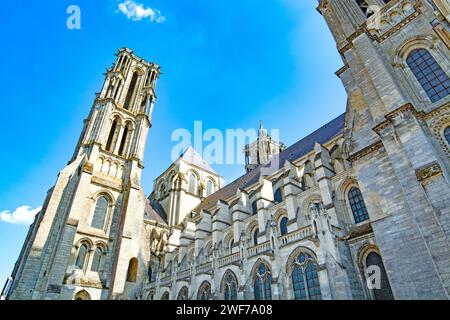 Cattedrale di Laon, Notre-Dame, chiesa cattolica romana situata a Laon, Aisne, Hauts-de-France, Francia. Costruito nel XII e XIII secolo Foto Stock