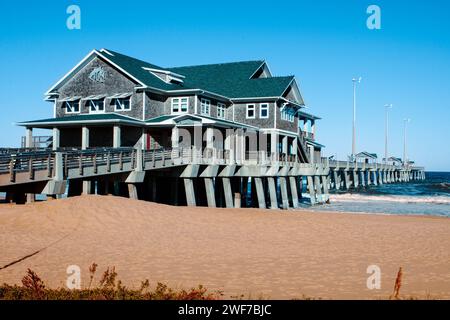 Una vista panoramica del molo di Jennette a Nags Head, North Carolina, in una giornata di sole Foto Stock