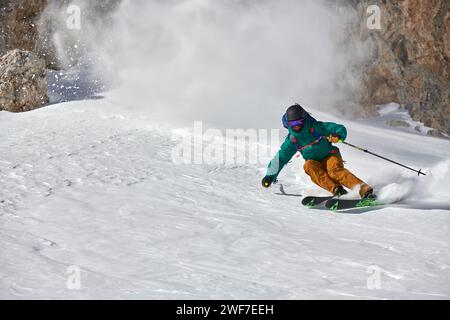 Sci freeride alle pale di San Martino all'alba. Foto Stock