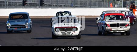 Lukas Halusa, Alfa Romeo GTA, Harry Barton, BMW 1800Ti, Jack Moody, Ford Lotus Cortina, HSCC Historic Touring Car Championship con Ecurie Classic, HS Foto Stock