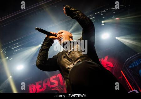 Yannis Papadopoulos of Beast in Black si esibisce al Gagarin 205 Live Music Space, Atene / Grecia, marzo 2023 Foto Stock