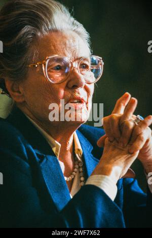 Alva Myrdal. Premio Nobel 1982 (Premio Nobel per la pace) Foto Stock