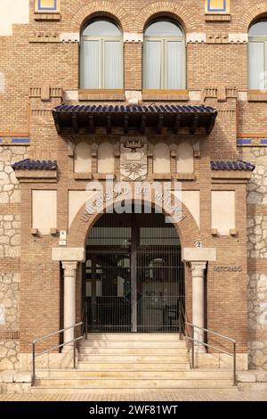 Malaga, Spagna- 26-01-2024: Ingresso all'Universidad de Malaga con mattoni tradizionali, perfetto per temi educativi o architettura spagnola. La Foto Stock