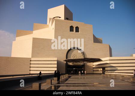 Edificio moderno del Museo d'Arte Islamica a Doha Foto Stock