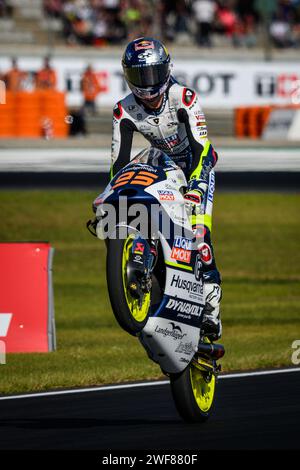 Il pilota olandese di Moto3 Collin Veijer del team Liqui Moly ha fatto un po' di fortuna alla fine del Gran Premio Motul a Cheste, Valencia, Spagna. Novembre 2023 Foto Stock