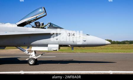 Caccia Swiss Air Force McDonnell Douglas fa-18 Hornet in volo sopra la base aerea Kleine-Brogel. 8 settembre 2018 Foto Stock