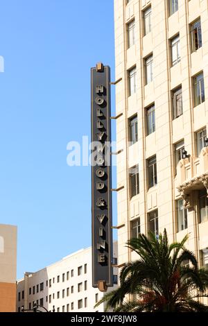 Hollywood e segno della vite sull'angolo dell'equa di edificio di Hollywood e Los Angeles, California, Stati Uniti d'America. Ottobre 2019 Foto Stock