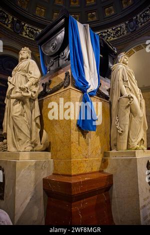 Una cappella nella Cattedrale metropolitana è il Mausoleo di San Martín e Milite Ignoto, opera dello scultore francese Louis-Robert Carrier-Belleuse. Foto Stock