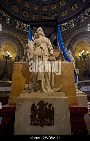 Una cappella nella Cattedrale metropolitana è il Mausoleo di San Martín e Milite Ignoto, opera dello scultore francese Louis-Robert Carrier-Belleuse. Foto Stock