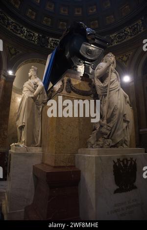 Una cappella nella Cattedrale metropolitana è il Mausoleo di San Martín e Milite Ignoto, opera dello scultore francese Louis-Robert Carrier-Belleuse. Foto Stock