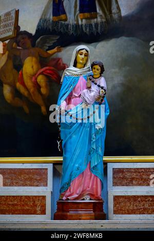 Madonna con bambino in una cappella laterale i n la Cattedrale metropolitana. La cattedrale metropolitana è il sito principale della Chiesa cattolica in Argentina. Foto Stock