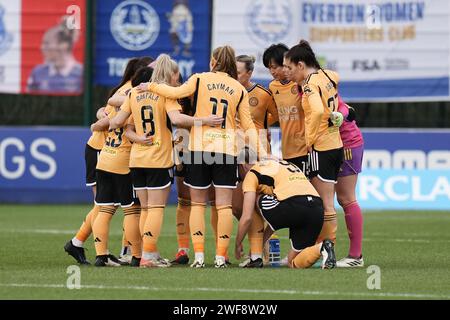 Everton FC / Leicester City FC Barclays Womens Super League WALTON HALL PARK STADIUM, INGHILTERRA - GENNAIO 28. 2024 Leicester Team huddle durante il Barclays Women's Super League match tra Everton FC e Leicester City FC al Walton Hall Park Stadium il 28 2024 gennaio a Liverpool in Inghilterra. (Foto Alan Edwards per F2images) Foto Stock