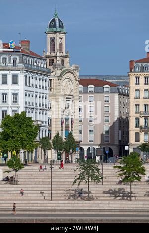 Lione, Francia - 10 giugno 2018: Palais de la Mutualité vicino al fiume, ora utilizzato come edificio per uffici. Foto Stock