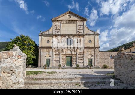 Spoleto, Italia. Vista sulla Chiesa di San Pietro, chiesa del XVII secolo Foto Stock