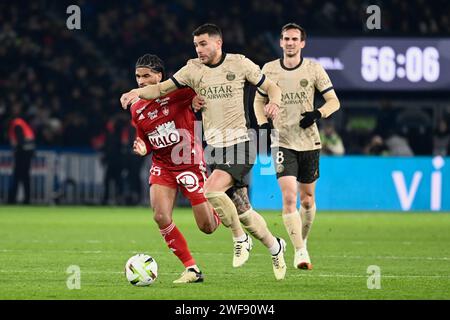 Parigi, Francia. 28 gennaio 2024. © Julien Mattia/le Pictorium/MAXPPP - Parigi 28/01/2024 Julien Mattia/le Pictorium - 28/01/2024 - Francia/Ile-de-France/Parigi - Lucas Hernandez lors de la 19eme Journee de ligue 1 Ubereats, entre le PSG et Brest au Parc des Princes, le 28 Janvier 2024 - Valeurs ACtuelles Out, no jdd Out, RUSSIA Out, NO RUSSIA #norussia/28/01/2024 - Francia/Ile-de-France (regione)/Parigi - Lucas Hernandez durante il 19° Journee de ligue 1 Ubereats, tra PSG e Brest al Parc des Princes, 28 gennaio 2024 credito: MAXPPP/Alamy Live News Foto Stock