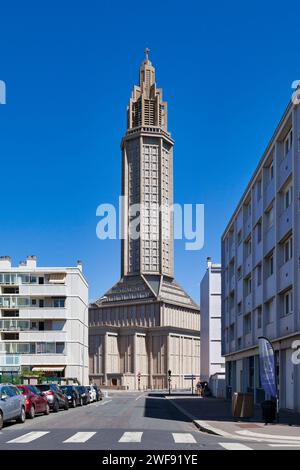 Le Havre, Francia - 5 agosto 2020: La chiesa di Saint-Joseph è un edificio emblematico del centro città ricostruito di le Havre da Architecte August Foto Stock