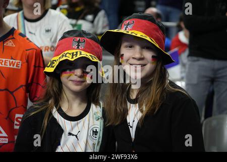 Colonia, Germania. 28 gennaio 2024. Tifosi Germania durante il Men's EHF Euro 2024, Placement Match 3/4, Handball Match tra Svezia e Germania alla Lanxess-Arena di Colonia, Germania, il 28 gennaio 2024. Foto Laurent Lairys/ABACAPRESS.COM/ABACAPRESS.COM credito: Abaca Press/Alamy Live News Foto Stock