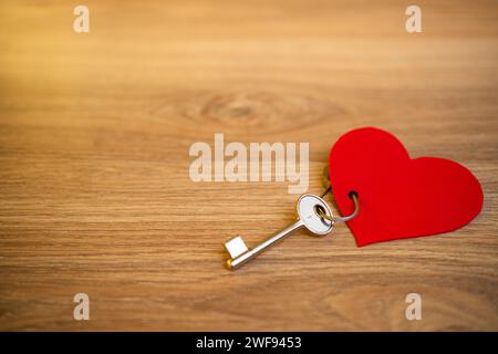 cuore attaccato a una chiave, chiave del cuore, primo piano Foto Stock