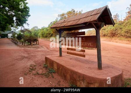 Ingresso alla riserva nazionale delle colline di Shimba, Kenya, Africa Foto Stock