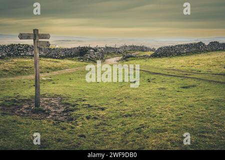 Il Settle Loop è un percorso circolare di 16 km che può essere iniziato e terminato in Settle o Unito da aree circostanti come Malham e Stainforth. Foto Stock