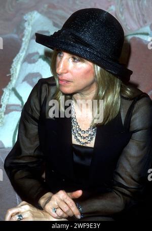 Barbra Streisand partecipa a un evento di Hollywood, 1997. ph: Ron Wolfson / Everett Collection (Barbra Streisand 1) Foto Stock