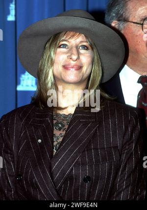 Barbra Streisand partecipa ad un evento, 1992. ph: Ron Wolfson / Everett Collection (Barbra Streisand 6) Foto Stock