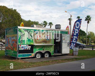 Miami, Florida, Stati Uniti d'America - 20 gennaio 2024: Food truck aperto al Tropical Park. Foto Stock