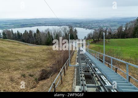 Vista dal lago Zugerberg, vicino alla città di Zug in Svizzera Foto Stock