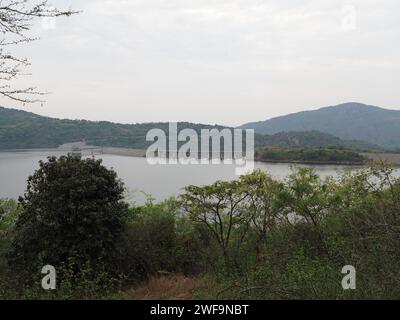 Vista della grande diga di Maguga nel fiume Kowati, a Hhohho, eSwatini Foto Stock